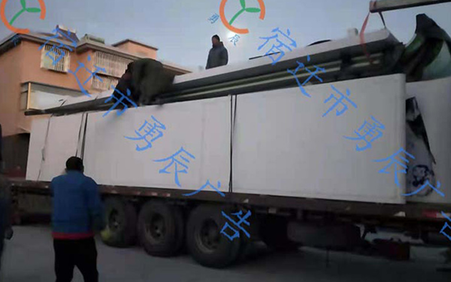 時尚款候車亭第二批批發(fā)貨